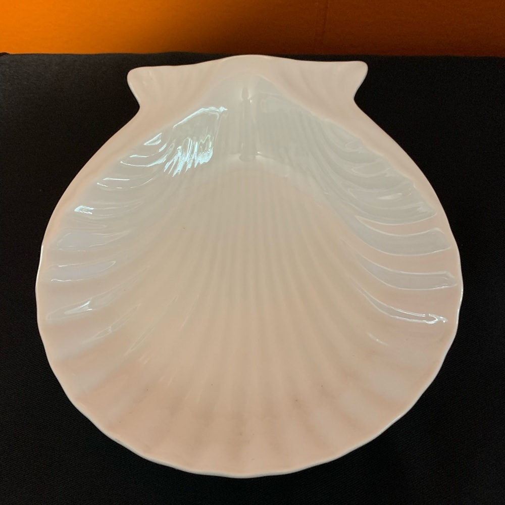 4 Shell-Shaped Dishes Bright White China